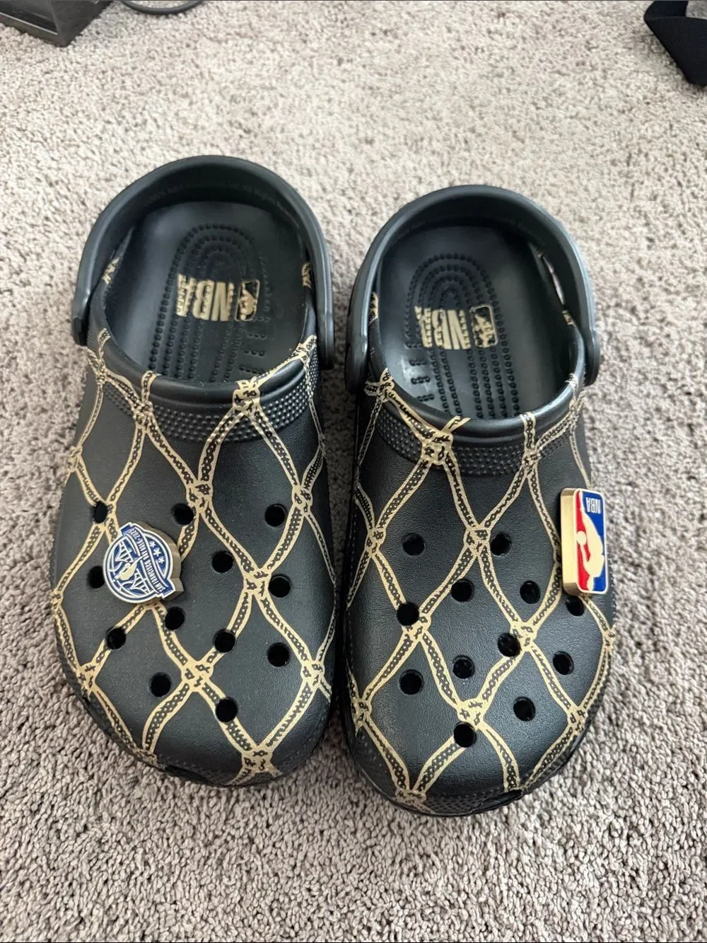 CROCS Men’s or women’s NBA Like New size 8 men’s
